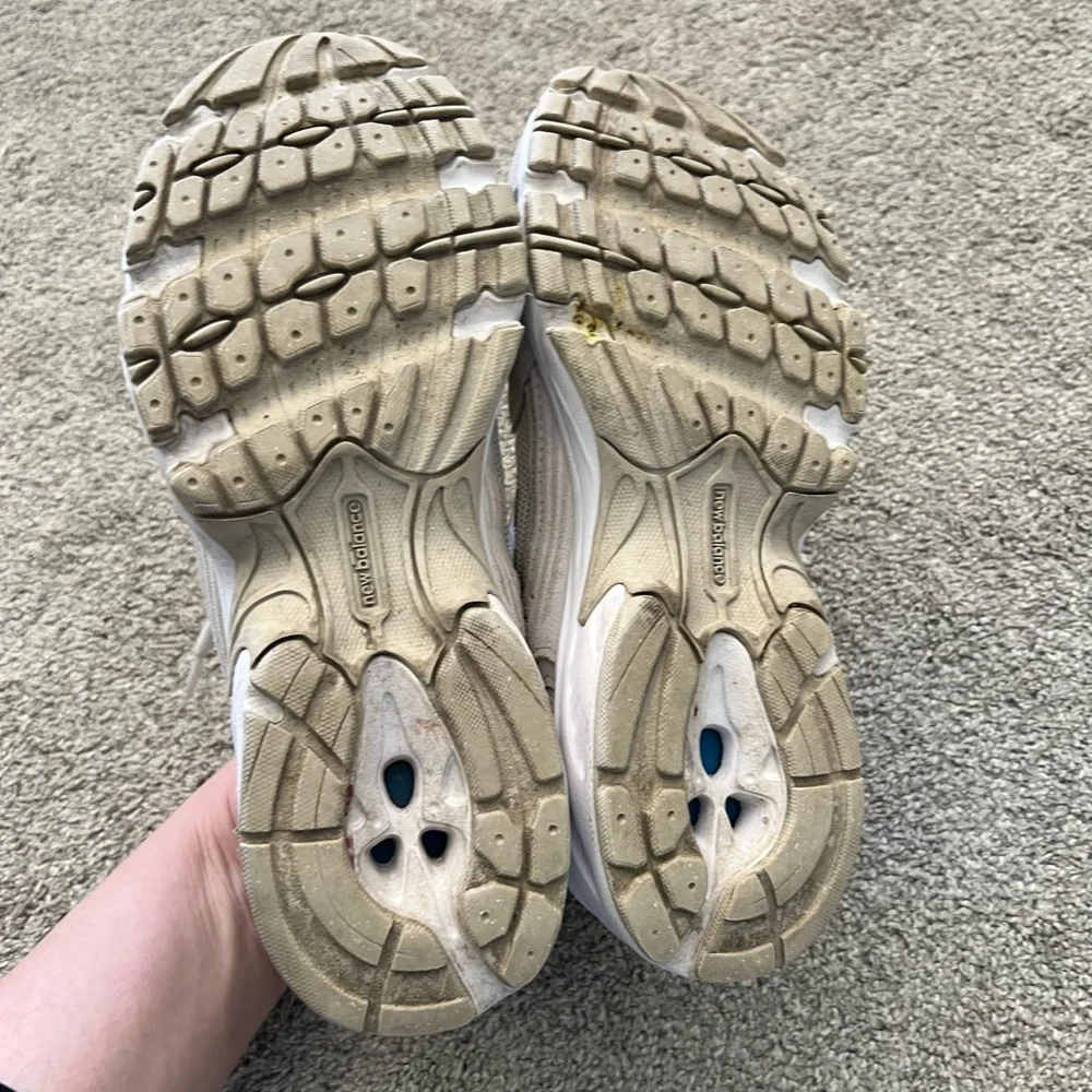 New Balance 530 Sneakers Womens Size 7 Cream Athletic Casual Running Shoes - Picture 3 of 8